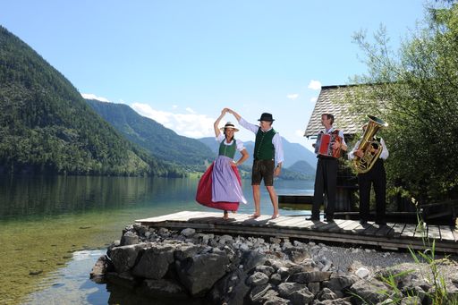  Tanz, Wandern, Natur und Genuss präsentieren die
50plus Hotels Österreich anlässlich des Internationalen Tages der
älteren Menschen am 1. Oktober. "Träume leben"-Urlaubsgutscheine
können unter www.50plusHotels.at angefordert werden.