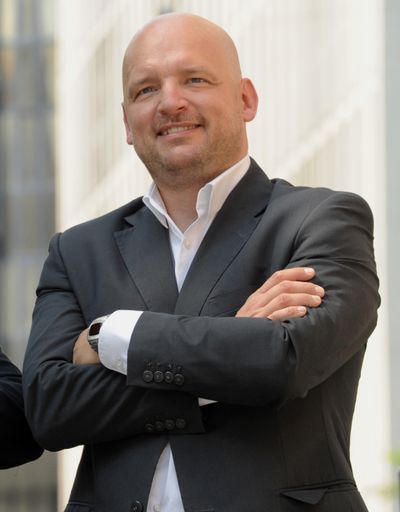  On the road: Mit seinem deutschen
Kooperationspartner hat platzpirsch-Geschäftsführer Martin Benkovics
soeben eine Afterwork-Eventreihe völlig neuen Formats für die
MICE-Branche umgesetzt. Als kongenialer Netzwerker und
Ideen-Lieferant (http://ideenwecker.at) erkannte er sofort das
Besondere hinter der Idee "MICE by melody" - und den großen Nutzen
für Location-Anbieter und Destinationen.