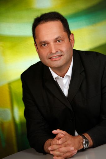 Dr. Edmund Pabst, Facharzt für Innere Medizin,
Angiologie und Intensivmedizin, Ärztlicher Leiter des Zentrums für
Interdisziplinäre Herz+Gefäßmedizin in der Privatklinik Graz Ragnitz