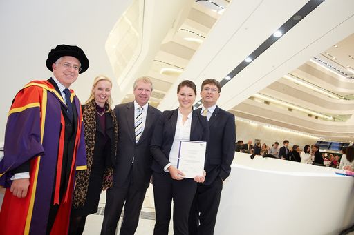 http://www.apa-fotoservice.at/galerie/4654/ Im
Bild v.l.n.r. Univ.Prof. Dr. Dr. Dr. (h.c.) Bodo B. Schlegelmilch,
Dekan Wu Executive Academy, Daniela Phillipp-Sabelko
(Universitätslektorin), Mag. Willy Lehmann, Sponsor des Preises "The
Best of Marketing", Preisträgerin Mag. Christa Gattinger und
Ass.Prof. Dr. Dieter Scharitzer, Lehrgangsleiter.