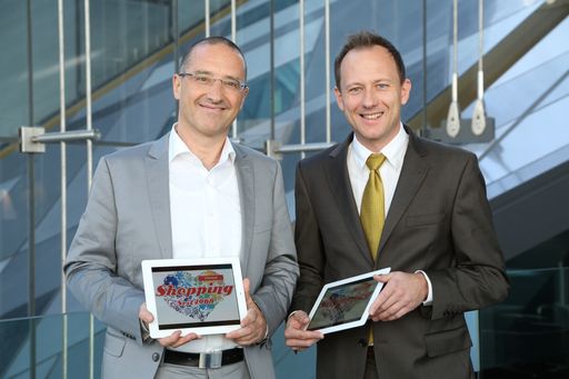  http://www.apa-fotoservice.at/galerie/4341 Im Bild
v.l.n.r.: Mag. Harald Gutschi (Geschäftsführer von Universal),
Andreas Haderlein, M.A. (Wirtschaftspublizist und Experte für
Handelsmarketing)