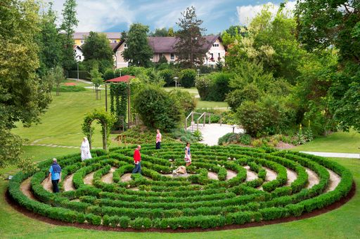  Den Weg zu sich wieder finden: Das christliche
Labyrinth in Aspach im Innviertel.