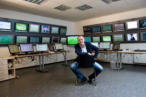 Vorschau Bild von Michael Wondra , CEO des Sportwetten - Unternehmens
Cashpoint, in seiner Buchmacher - Zentrale in Wien - Gerasdorf.