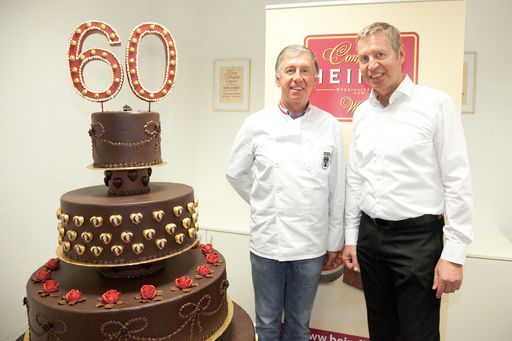  http://www.apa-fotoservice.at/galerie/4690 Im Bild
v.l.n.r.: Walter Heindl (Geschäftsführer Confiserie Heindl), Andreas
Heindl (Geschäftsführer Confiserie Heindl)