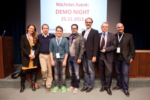  Im Bild v.l.n.r.: Barbara Zuliani (Lehrerin),
Oliver Nussbaum (Managing Director IMC Österreich GmbH), Matteo
Anthony Kramer (Schüler), Jubin Honarfar (whatchado GmbH), Mag.
Erich Herber (Donau-Universität Krems), Mag. Christian Schrack
(bm:ukk), Thorsten Hoffmann (Präsident Mobile Monday Austria)