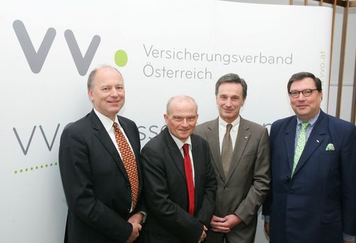  http://www.apa-fotoservice.at/galerie/4714 Im Bild
v.l.n.r.: Dr. Othmar Thann, Direktor des KFV; Dr. Peter Thirring,
VVO-Vizepräsident; DI Peter Vavken, Generaldirektor der AUVA; Dr.
Louis Norman-Audenhove, Generalsekretär VVO