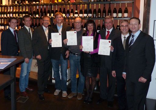  Bild (v. li. nach re.): Maximilian Guth
(Generalsekretär Business Angel Institute), Bernd Litzka (Mitglied
der CBA Prüfungskommission), Alfons Helmel (Geschäftsführer incite
GmbH), Stefan Kalteis (CBA), Oliver Holle (CBA), Karin Brauneis
(CBA), Josef Baumgartner (CBA), Herwig Rollett (Präsident Business
Angel Institute), Bernhard Umfahrer (Mitglied CBA
Prüfungskommission)