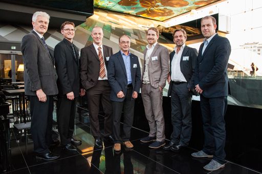 Die Vortragenden der Knauf Weitblick Veranstaltung im Hotel
Sofitel in Wien (v.l.n.r): DI Karl Singer, Bernd Landsmann, Stefan
Pointl, Ing.Günther Lippitsch, Ing. MSc Christian Schütz, Architekt
DI Conrad Bauer, Bmstr. Architekt DI Martin Blaas