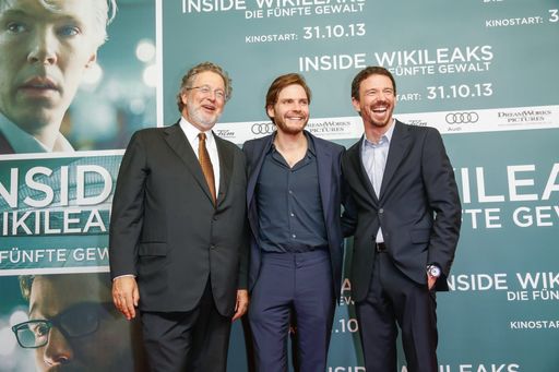 Vorschau Bild von Martin Moszkowicz / Vorstand des Bereiches Film &
Fernsehen Constantin Film AG, Daniel Brühl, Oliver Berben / GF
Constantin Film / INSIDE WIKILEAKS Premiere im Kino in der
Kulturbrauerei in Berlin am 21.10.2013 Weiterer Text über OTS und
www.presseportal.de / Die Verwendung dieses Bildes ist für
redaktionelle Zwecke honorarfrei. Veröffentlichung bitte unter
Quellenangabe: "obs/Constantin Film/Markus Nass"