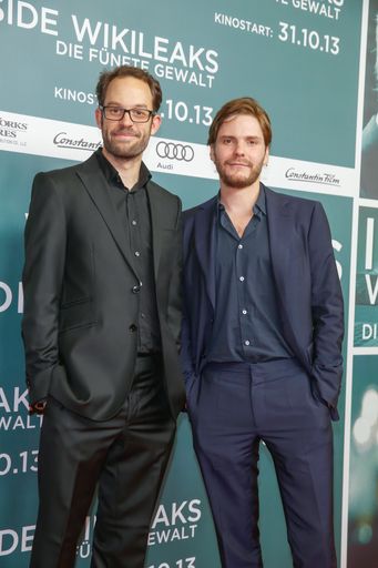 Vorschau Bild von Daniel Domscheit-Berg und Daniel Brühl / INSIDE
WIKILEAKS Premiere im Kino in der Kulturbrauerei in Berlin am
21.10.2013 / Weiterer Text über OTS und www.presseportal.de / Die
Verwendung dieses Bildes ist für redaktionelle Zwecke honorarfrei.
Veröffentlichung bitte unter Quellenangabe: "obs/Constantin
Film/Markus Nass"