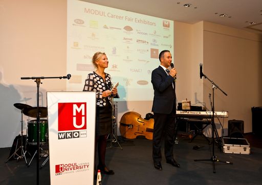 Alexandra Hackl (Tourismusschulen MODUL) und
Hani El Sharkawi (MODUL University Vienna) - Leiter des gemeinsamen
Karrierenetzwerkes "MODUL Career" - begrüßten am Abend des
jährlichen Karrieretages über 250 hochkarätige Gäste in den
Uni-Räumlichkeiten am Wr. Kahlenberg