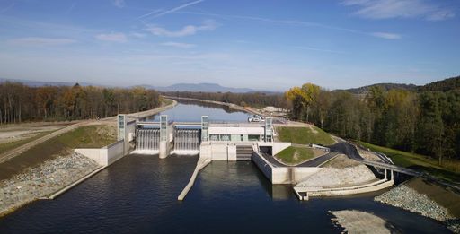  Im Rahmen eines Festaktes wurde heute im Süden von
Graz nach dreijähriger Bauphase durch Landeshauptmann Mag. Franz
VOVES eines der wichtigsten steirischen Erzeugungs-Projekte in
Sachen Erneuerbare Energie offiziell eröffnet.