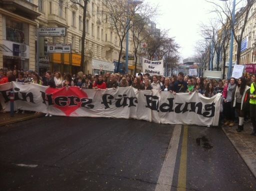  Schüler und Schulerinnen bei der Demonstration