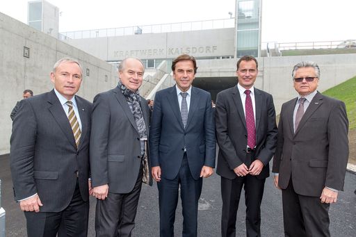Vorschau Bild von Heute wurde das Wasserkraftwerk Kalsdorf feierlich
eröffnet (v.l.n.r.: DI Christian Purrer - Vorstandssprecher Energie
Steiermark, Landesrat Johann Seitinger, Landeshauptmann Mag. Franz
Voves, DI Olaf Kieser - Vorstandsdirektor Energie Steiermark, DI Dr.
Günther Rabensteiner - Vorstandsdirektor VERBUND)