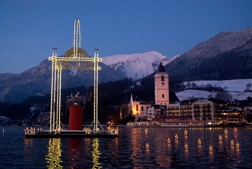Schwimmende Laterne beim Wolfgangseer Advent