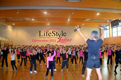 Vorschau Bild von Die Teilnehmer freuten sich über das Training mit Fitness-Guru
Andy Sasse.
