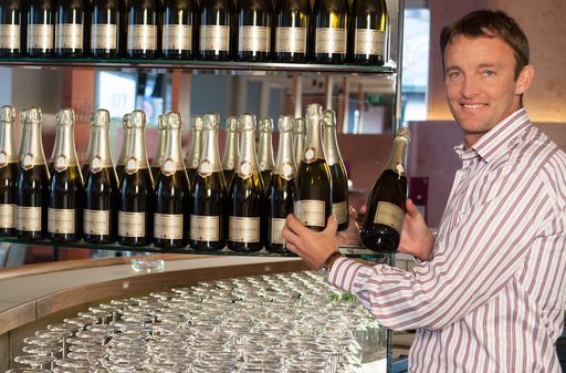 Vorschau Bild von Geschäftsführer Florian Größwang: "Für Freunde
von prickelnden Genüssen gibt es heuer auf der MondoVino einen
eigenen Raum."