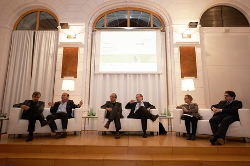  http://www.apa-fotoservice.at/galerie/4759/
Demografischer Wandel und kostenintensiver medizinisch-technischer
Fortschritt fordern unser Gesundheitssystem heraus. Wie müssen wir
heute die Forschung zur Gesundheit aufstellen, um dafür morgen
Lösungen parat zu haben?.Darüber diskutierten am Mittwoch im
gemeinsam mit der Ludwig Boltzmann Gesellschaft veranstalteten club
research unter Leitung von Johannes Steiner: Georg Bauer
(Universität und ETH Zürich), Thomas Czypionka (IHS), Wolfgang Dür
(LBI Health Promotion Research), Hellmut Samonigg (Medizinische
Universität Graz) und Claudia Wild (LBI Health Technology
Assessment).