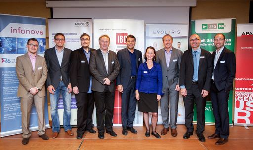 Die Vortragenden, Podiumsteilnehmer und Initiatoren
des 19. Digitaldialogs zum Thema "Big data for small enterprises -
Riesige Datenmengen beherrschbar machen", v.l.n.r.: Patrick
Schweighofer (FH Campus 02), Hans-Peter Grahsl (FH CAMPUS 02),
Manfred Steyer (FH CAMPUS 02), Jürgen Mayrbäurl (Microsoft), Ernst
Kreuzer (Campus 02), Stefanie Lindstaedt (Know-Center Graz), Dietmar
Taurer (MUM Software), Wilfried Kalb (Oracle) und Udo Kögl
(Evolaris)