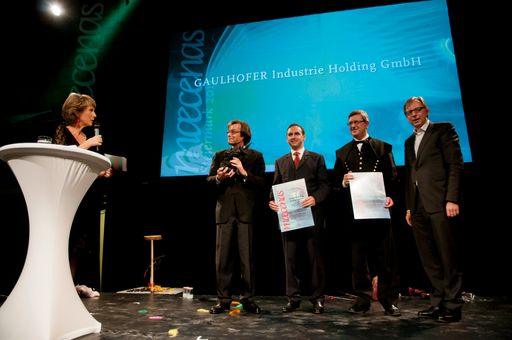 Dr. Manfred Gaulhofer nimmt den den steirischen
Maecenas 2013 in Empfang.