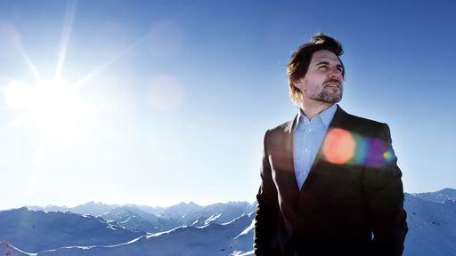 Seit jeher gilt das Zillertal als einer der
Dreh- und Angelpunkte des Wintertourismus in Österreich. Steigende
Nächtigungszahlen, hochqualitative Hotellerie und Gastronomie und
eine Infrastruktur, die ihresgleichen sucht - das Zillertal bietet
einfach "Mehr"! Diesem "Mehr" wird nun in Form einer TV-Kampagne im
großen Rahmen gehuldigt.
