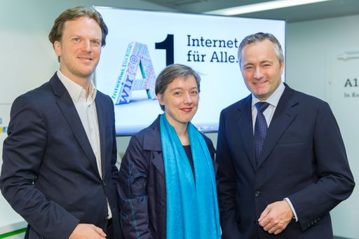 http://www.apa-fotoservice.at/galerie/4795 Bild
v.l.n.r.: Bernhard Jungwirth, Projektleiter Saferinternet.at;
Karoline Iber, Geschäftsführerin Kinderbüro Universität Wien; Hannes
Ametsreiter, Generaldirektor A1 und Telekom Austria Group.