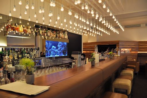 Vorschau Bild von Fancy Drinks und Eigenkreationen der lutz Barkeeper werden hier
für anspruchsvolle Gäste gemixt.