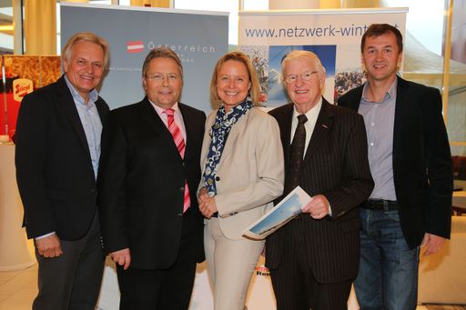  Netzwerk Winter in Kaprun im Tauern Spa, im Bild
v.l.: Richard Walter Präsident Österreichische Skischulen; Franz
Hörl Obmann Österreichische Seilbahnen; Petra Stolba
Geschäftsführerin Österreich Werbung; Hans Schenner Obmann der
Bundessparte Tourismus und Freizeitwirtschaft in der
Wirtschaftskammer Österreich (WKÖ) und Franz Föttinger Sprecher
Österreichische Ski-, Schuh- und Bindungsindustrie