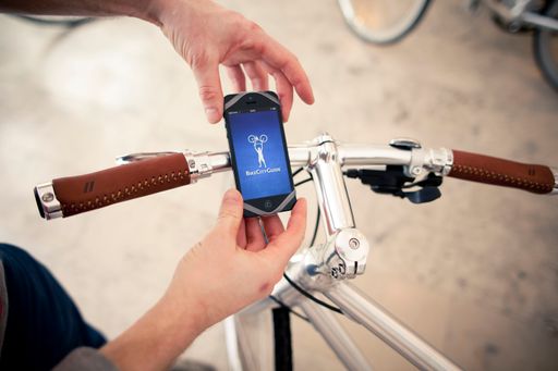  Finn fixiert jedes Handy stabil auf jedem
Fahrradlenker.