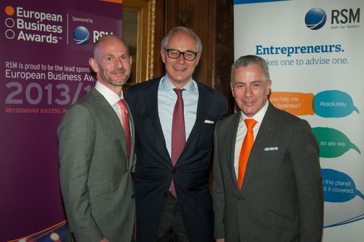 Vorschau Bild von European Business Awards Sponsored by RSM, in
Vienna, Thurs. 7th November 2013: V.l.n.r.: Adrian Tripp/EBA, Stefan
Walter RSM Austria, Robert Coles RSM European Leader