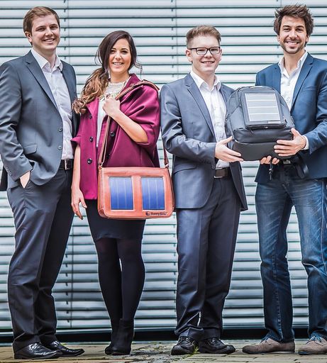 (vlnr): Peter Garber (Green Rocket), Wolfgang
Deutschmann (Green Rocket), Stefan Ponsold (SunnyBAG) mit Model