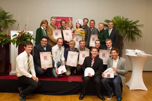 Vorschau Bild von http://www.apa-fotoservice.at/galerie/4800
Erstmals gibt es beim Wettbewerb 'GenussWirt des Jahres 2014' die
Kategorie 'Hotel-Restaurant'. Im Bild die Top 11-Betriebe, die um
den Bundestitel kämpfen.