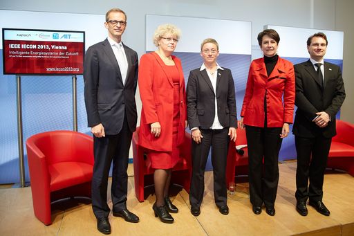  http://www.apa-fotoservice.at/galerie/4700 Im Bild
v.l.n.r. Martin Eder, Vice President Innovation, Kapsch, Sabine
Seidler, Rektorin TU Wien, Brigitte Bach, Head of Energy Department,
AIT Austrian Institue of Technology, Sabine Herlitschka, Infineon
Technologies Austria und Peter Palensky, Leiter Forschungsgruppe
Complex Energy Systems, AIT Austrian Institute of Technology