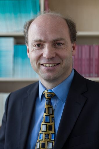Vorschau Bild von Zum Auftakt des 7. Mediengipfels am Arlberg wird
Wirtschaftswissenschafter Matthias Sutter unter dem Titel
"Menschliches Maß - zwischen Markt & Moral, Selbstnutz &
Solidarität" der Frage auf den Grund gehen, inwiefern der
Ego-Kapitalismus als Auslöser der aktuellen Krise angesehen werden
muss