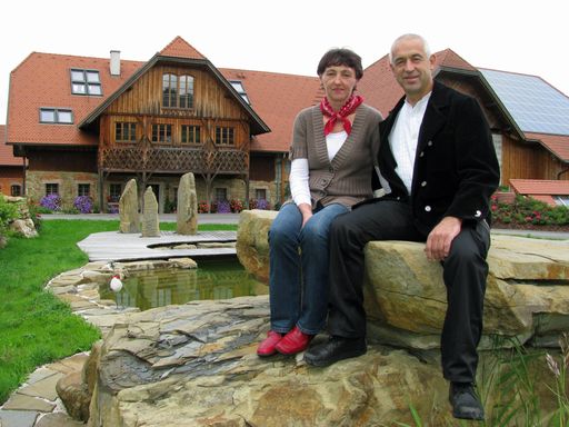 Vorschau Bild von Hier wird die Landwirtschaft der Zukunft bereits
heute gelebt: Annemarie und Herbert Hochwallner vereinen in ihrem
Bio-Landwirtschaftsbetrieb "Wimegg" wirtschaftlichen Erfolg mit
ökologisch wertvollen Maßnahmen, die den gesamten Betrieb umfassen.