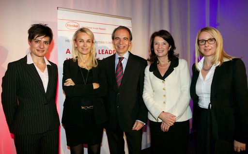 Die Podiums-Teilnehmer (v.l.): Univ. Prof. Dr.
Desislava Dikova, Dr. Antonella Mei-Pochtler, Mag. Günter Thumser,
Mag. Dr. Susanne Höllinger und Dr. Margarete Schramböck.