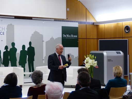 Vorschau Bild von Im Bild: Dr. Max Huber, Geschäftsführer und
Veranstalter