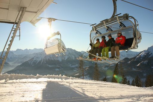Im Skiresort Loser ist man bereits bestens
vorbereitet. Einer Saisoneröffnung am 29. November 2013 steht bei
dauerhaft winterlichen Witterungsverhältnissen also nichts mehr im
Wege