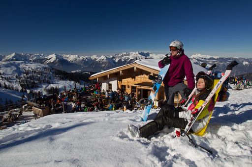 Der Winterstart im Ski Juwel Alpbachtal
Wildschönau wird ab 13. Dezember mit rockigen Nächten, Hüttengaudi
und frisch gespurten Pisten gefeiert.