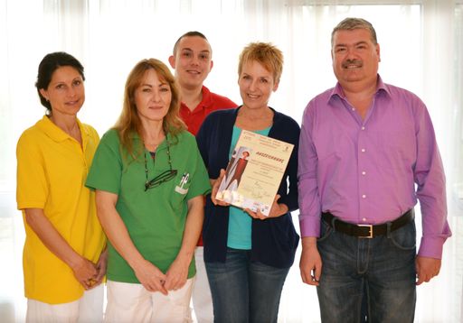 Clementinum MitarbeiterInnen Gabriele Moser (Stv.
Wohnbereichsleiterin St. Barbara), Gerda Mihalovics
(Wohnbereichsleiterin St. Clemens), Dominic Stefl
(Wohnbereichsleiter St. Anna), Eva Singer (Verwaltungsassistentin)
und Günter Kopp (Haus- und Pflegedienstleiter)