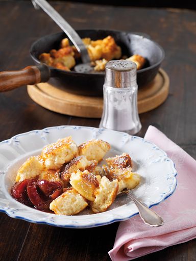 Vorschau Bild von Ein Klassiker, der nicht fehlen darf: der
Kaiserschmarren.