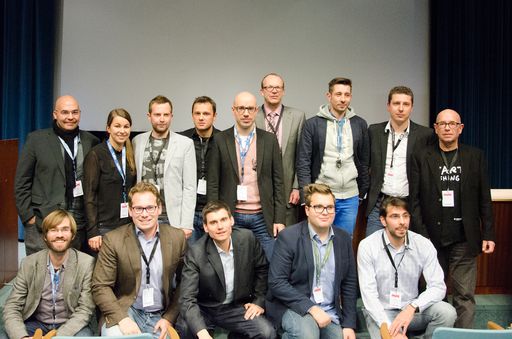  Die 10 Finalisten, der Präsident von MobileMonday
Austria sowie die Jury der Demo Night 2013.