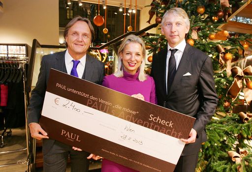  http://www.apa-fotoservice.at/galerie/4918 Im Bild
v.l.n.r.: Herbert Gaar (Geschäftsführer PAUL Vienna), Martina
Fasslabend (die möwe Präsidentin) und Peter Rudofsky
(Geschäftsführer PAUL Vienna)wie "die möwe" Präsidentin Martina
Fasslabend, freuten sich sehr über 2.400 Euro, die die illustre
Gästeschar für benachteiligte Kinder erspielte oder beim Kauf von
Cruciani Bändchen spendete