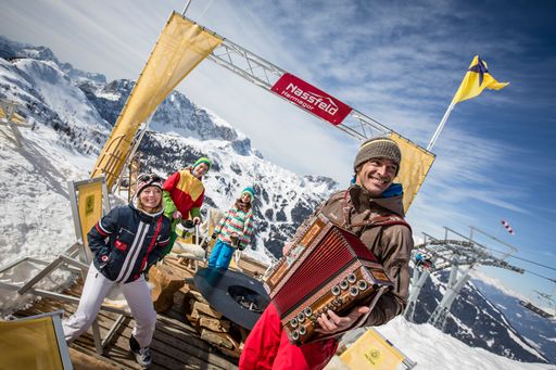  Das "Nassfeld Kino" öffnet den Blick für die
dramatische Bergwelt
