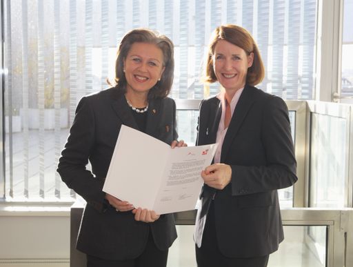  http://www.apa-fotoservice.at/galerie/4934/ Im Bild
v.l.n.r.: KR Patrizia Zoller-Frischauf (Landesrätin für Wirtschaft,
Tirol), Dr. Henrietta Egerth (Geschäftsführerin der FFG)