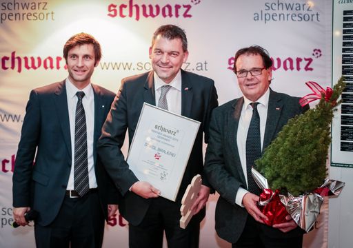 Vorschau Bild von v.l.: MMag. Thomas Pirktl (Alpenresort Schwarz),
Dkfm. Robert Schraml (Geschäftsführer Stiegl Brauerei), Herbert File
(Vertriebsleiter Stiegl Brauerei)