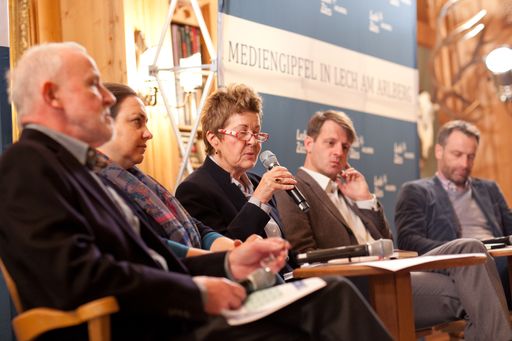 http://www.apa-fotoservice.at/galerie/4826 Das
Podium zur Journalsimusdiskussion im Rahmen des 7. Mediengipfels in
Lech am Arlberg (v.li.): Josef Propst, Daniela Kraus, Astrid
Zimmermann, Michal Fleischhacker und Markus Spillmann.