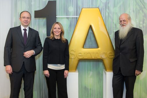  http://www.apa-fotoservice.at/galerie/4839 Im Bild
v.l.n.r.: Alexander Sperl, A1 Vorstand Marketing, Vertrieb und
Service; Natascha Kantauer-Gansch, Bereichsleiterin Customer Service
bei A1; Prof. Dr. Rudolf Bretschneider, GfK Austria.