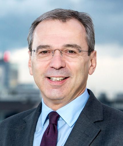Der weltweit tätige Management-, Technologie- und
Outsourcing-Dienstleister Accenture beruft Michael Büttner in die
österreichische Geschäftsführung.
