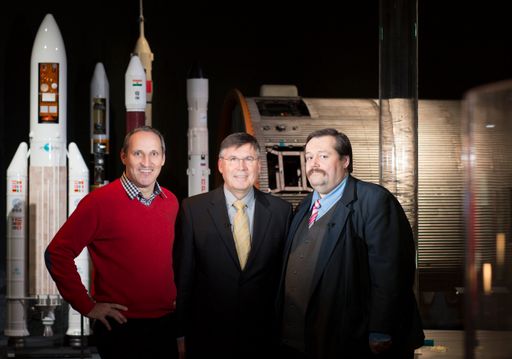 Moderator Josef Broukal mit Raumfahrer Franz Viehböck und
"Science Buster" Werner Gruber im Technischen Museum Wien.